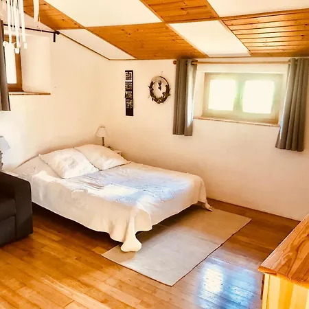 Pensión Calme Avec Jacuzzi Privé 3*
