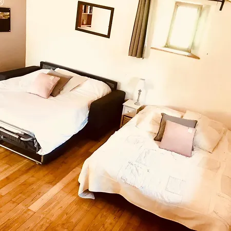 Pensión Calme Avec Jacuzzi Privé 3*
